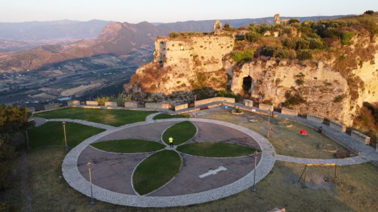 Luca-Gerace-2-Grande-768x432 Foto